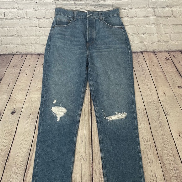 Reformation Cynthia High Rise Straight Jeans in Shasta Destroyed - Picture 5 of 12